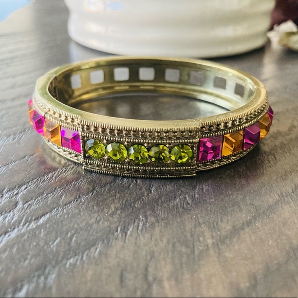 Heidi daus crystals bronze tone bangle and faux pearls toggle clasp bracelet. - Picture 3 of 12